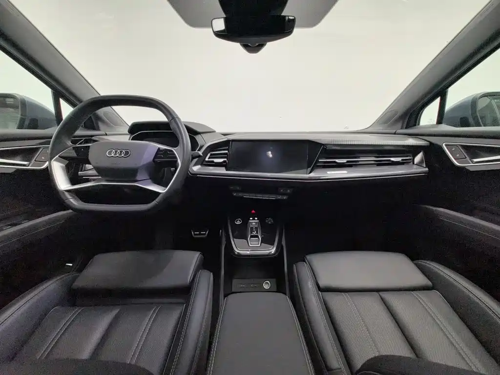 Audi Q4 e-tron — миниатюра 5