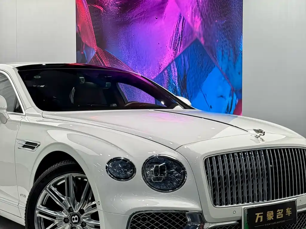 Bentley Flying Spur PHEV — миниатюра 8