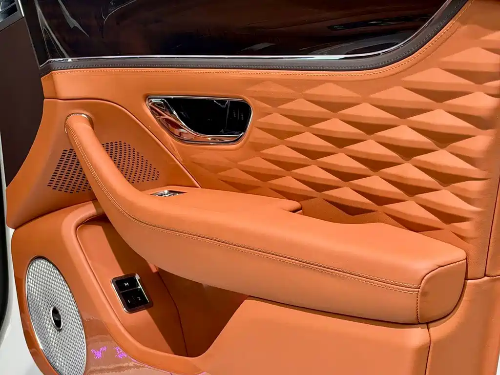 Bentley Flying Spur PHEV — миниатюра 23