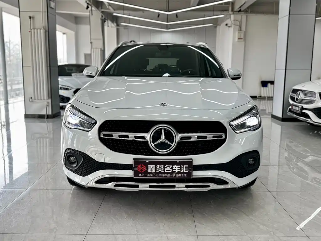 MERCEDES-BENZ GLA