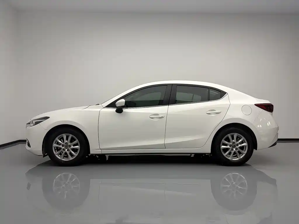 Mazda Mazda3 3 2017 1.5L AT Luxury V