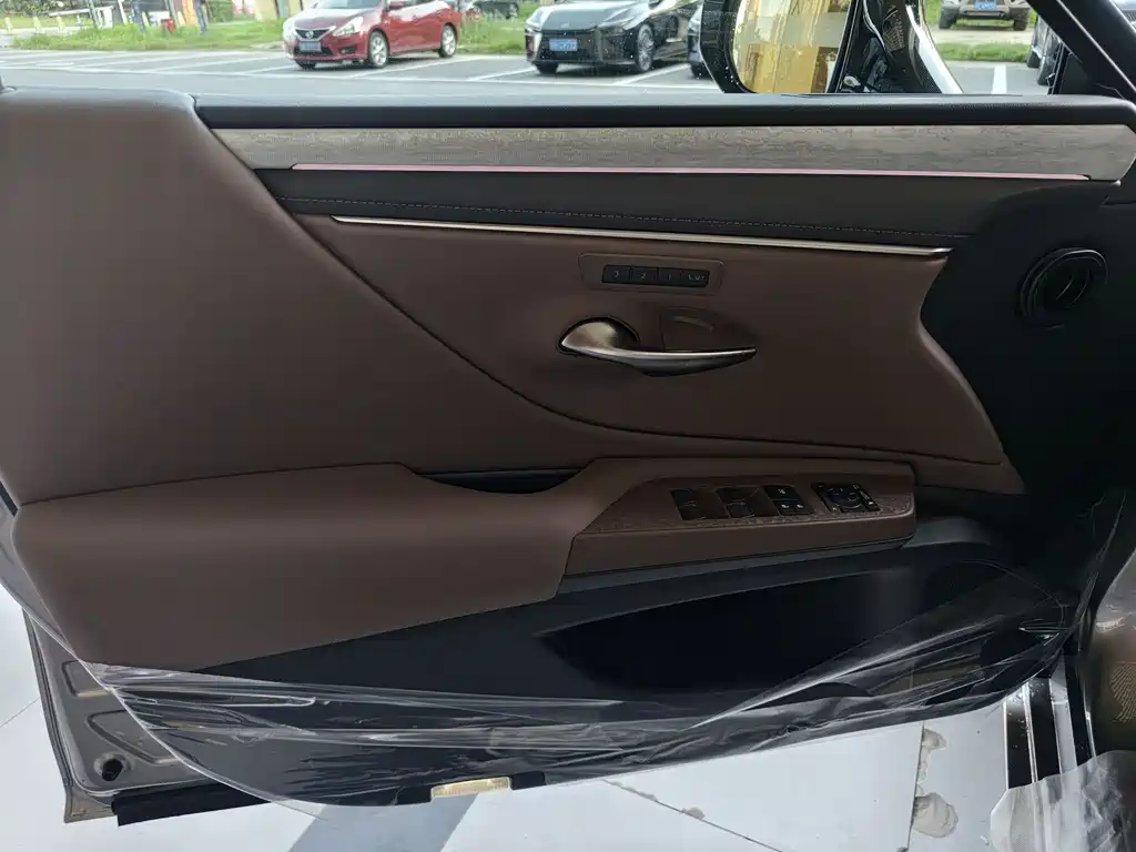 Lexus ES 2025 200 Premium