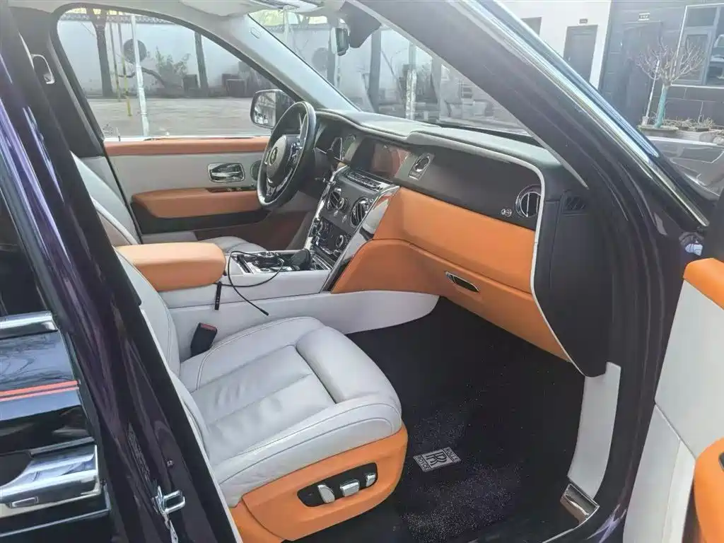 Rolls-Royce Cullinan 2018 мест