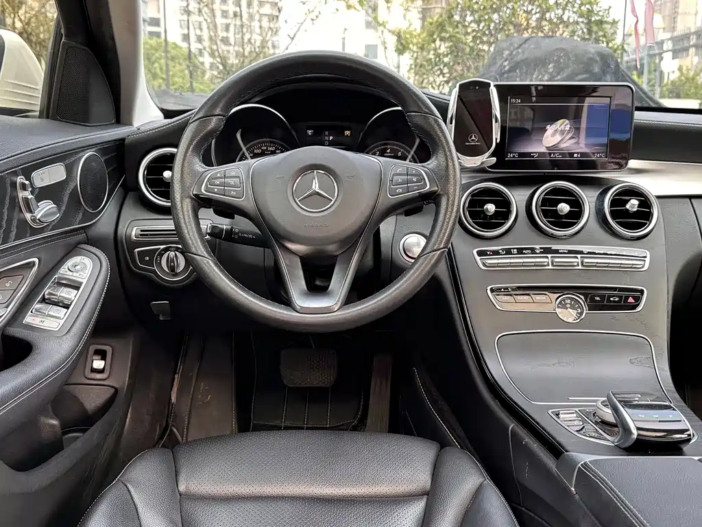 Mercedes-Benz C-Class — миниатюра 13