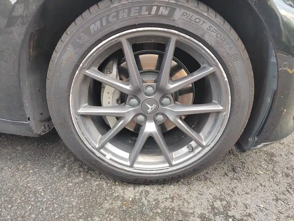 Tesla Model 3 — миниатюра 8