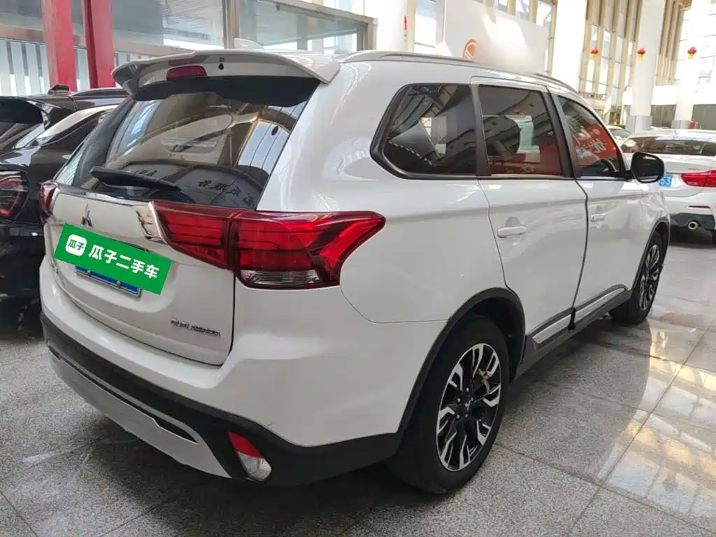 Mitsubishi Outlander — миниатюра 7