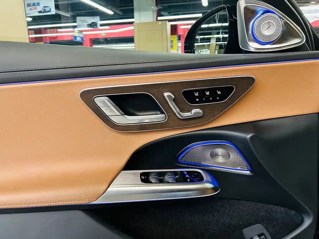 Mercedes-Benz E-Class — миниатюра 9
