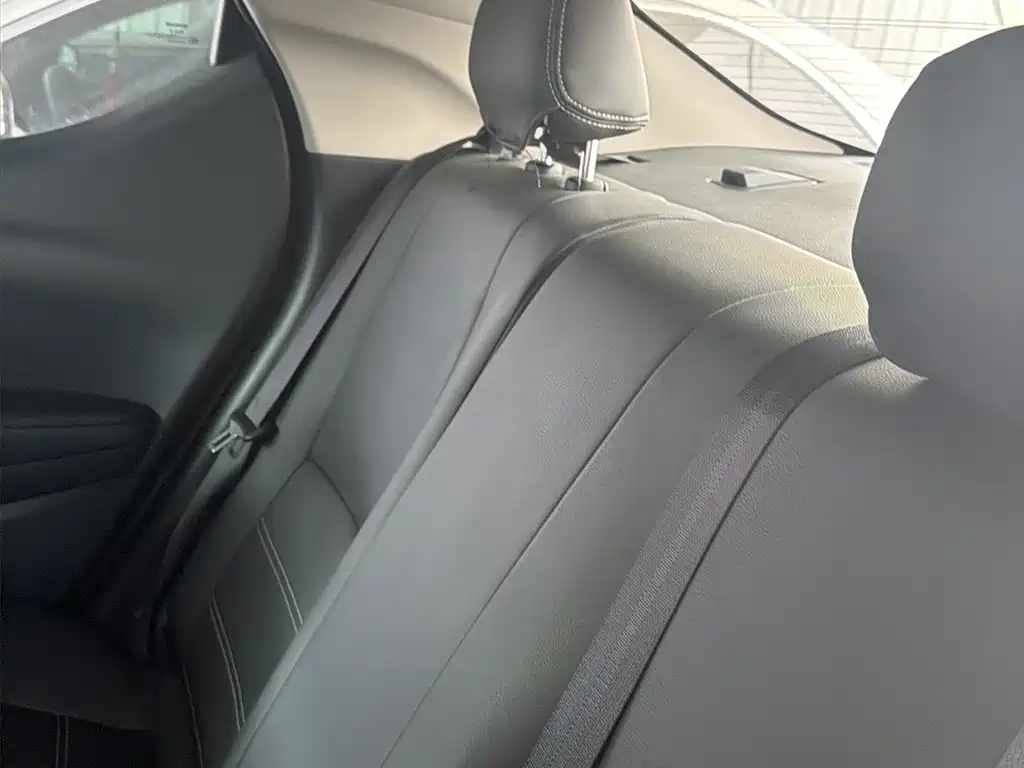 Nissan Bluebird — миниатюра 16