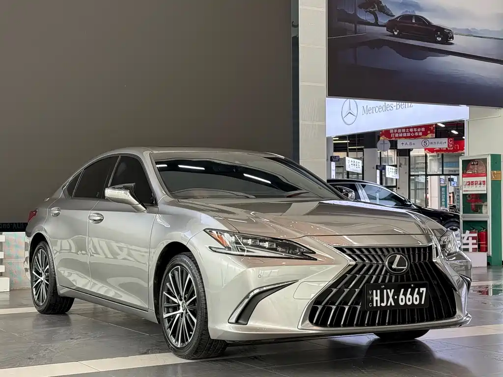 Lexus ES 2022 300h Premium
