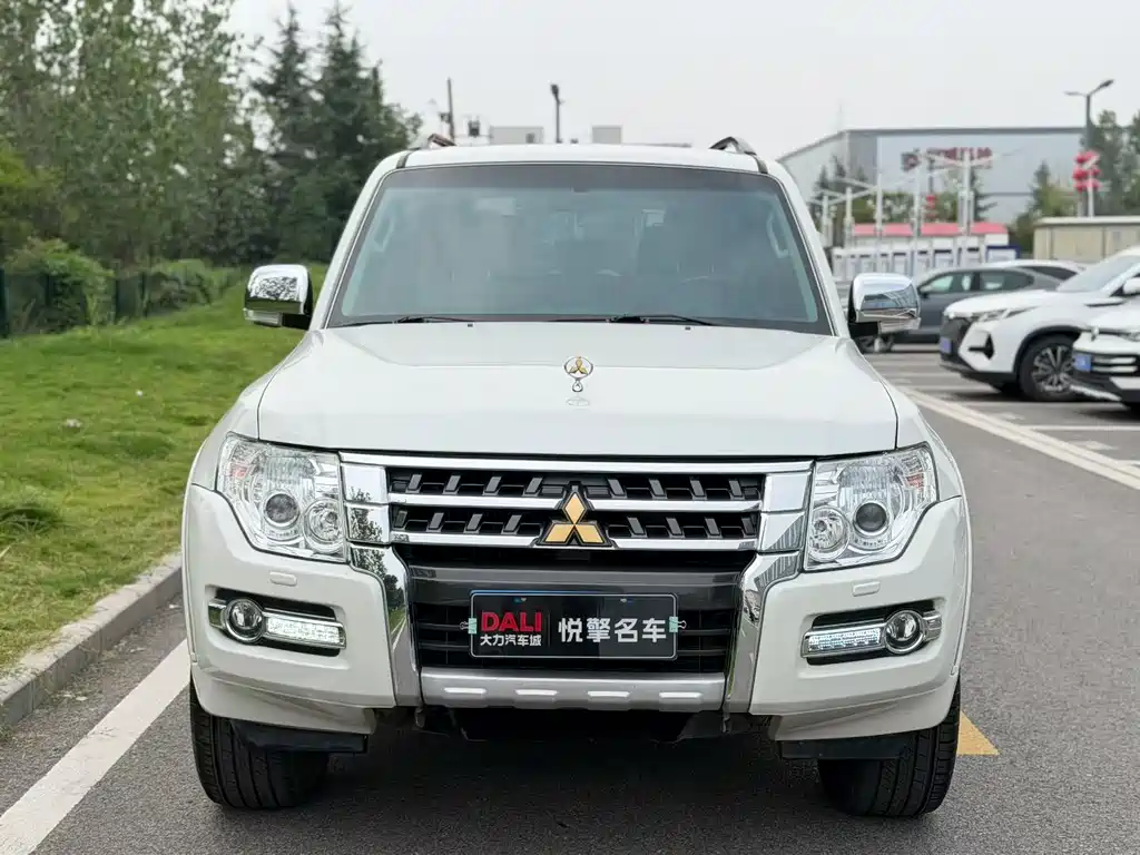 Mitsubishi Pajero (Import) — миниатюра 2