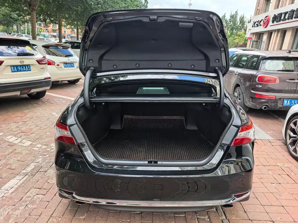 Toyota Camry — миниатюра 11
