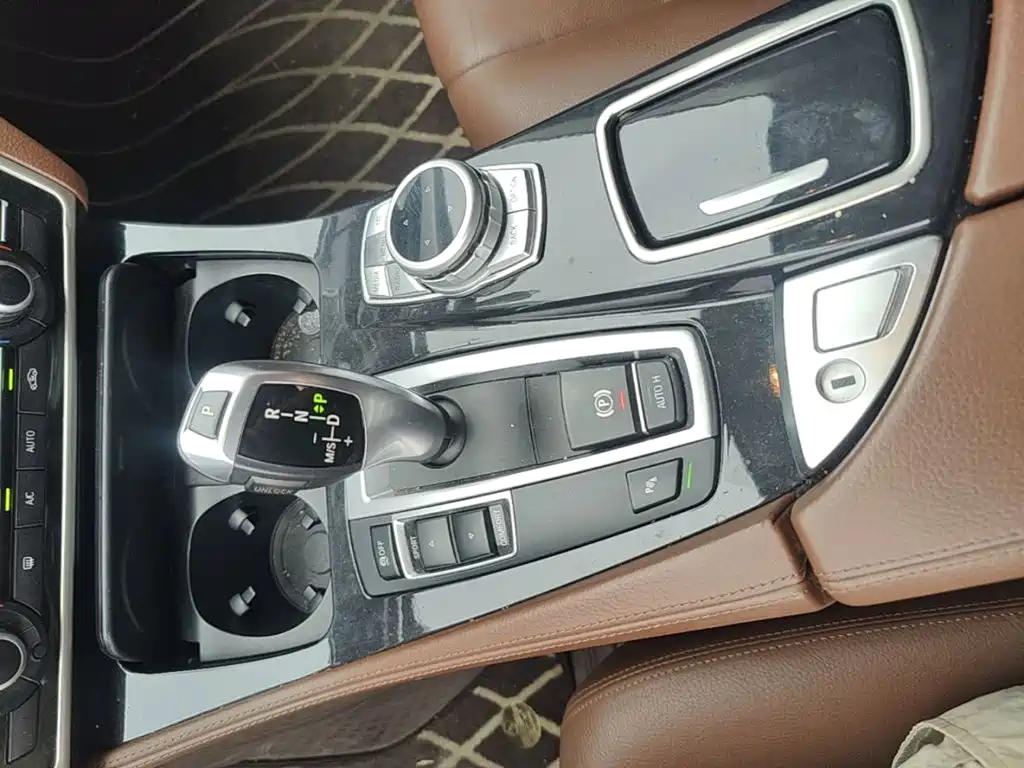 BMW 5 Series — миниатюра 14