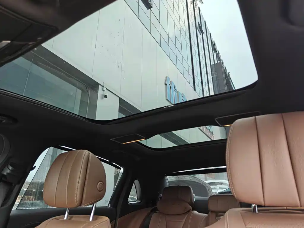 Mercedes-Benz E-Class — миниатюра 12