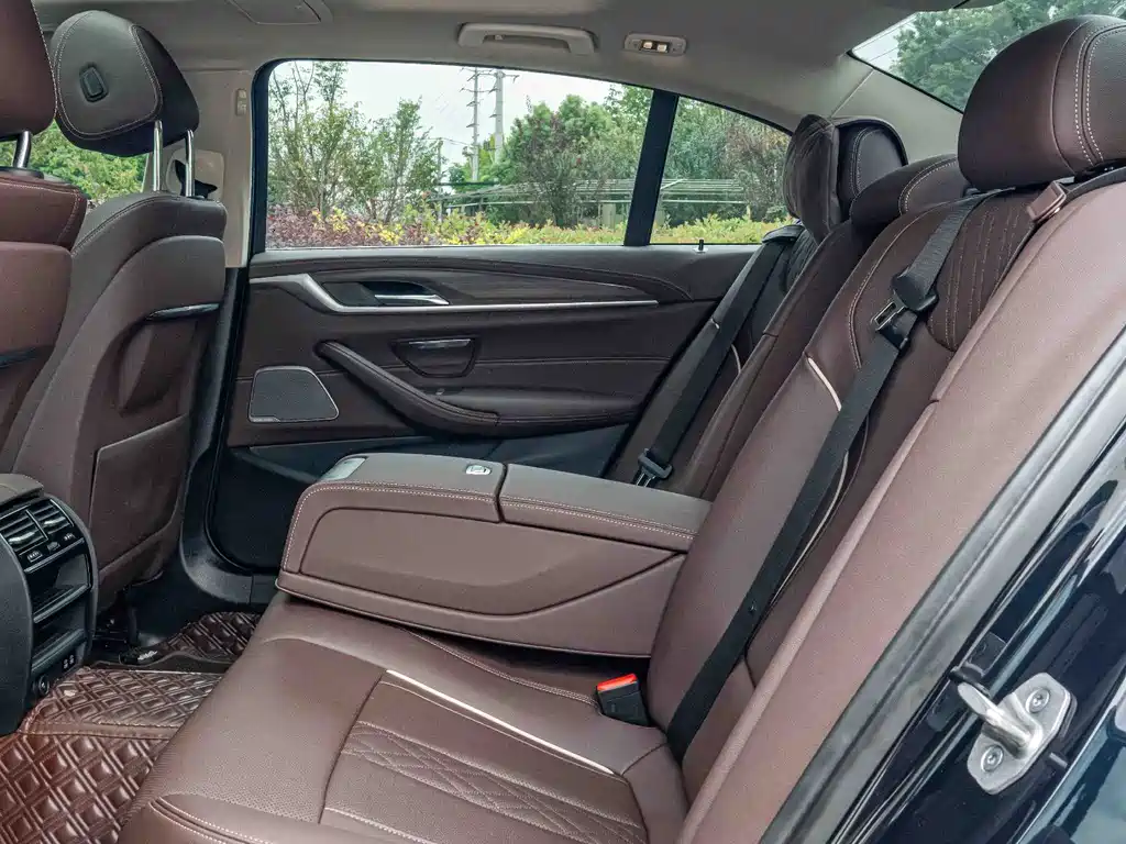 BMW 5 Series — миниатюра 20