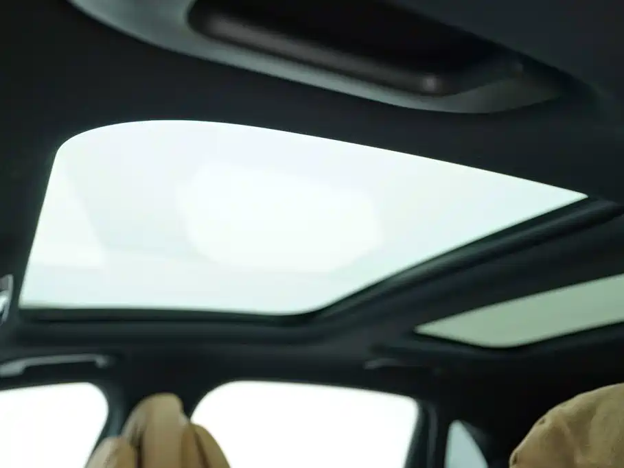 Mercedes-Benz E-Class — миниатюра 10