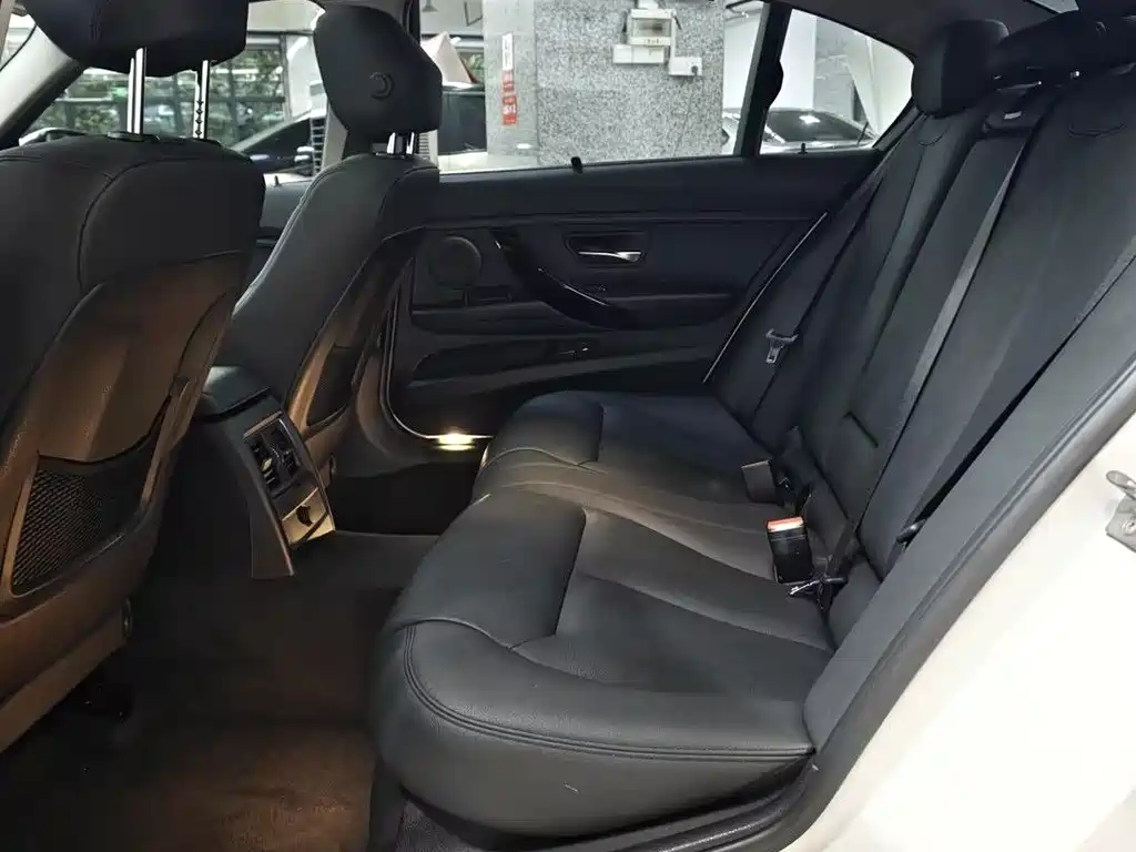 BMW 3 Series — миниатюра 11