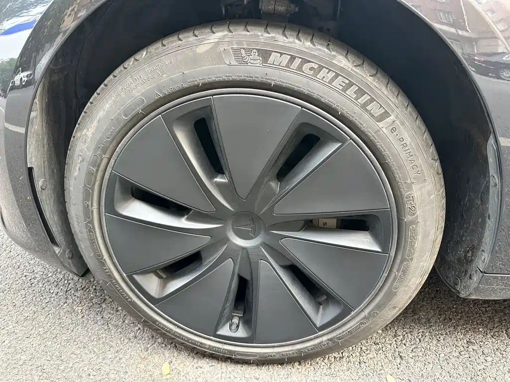Tesla Model 3 — миниатюра 12