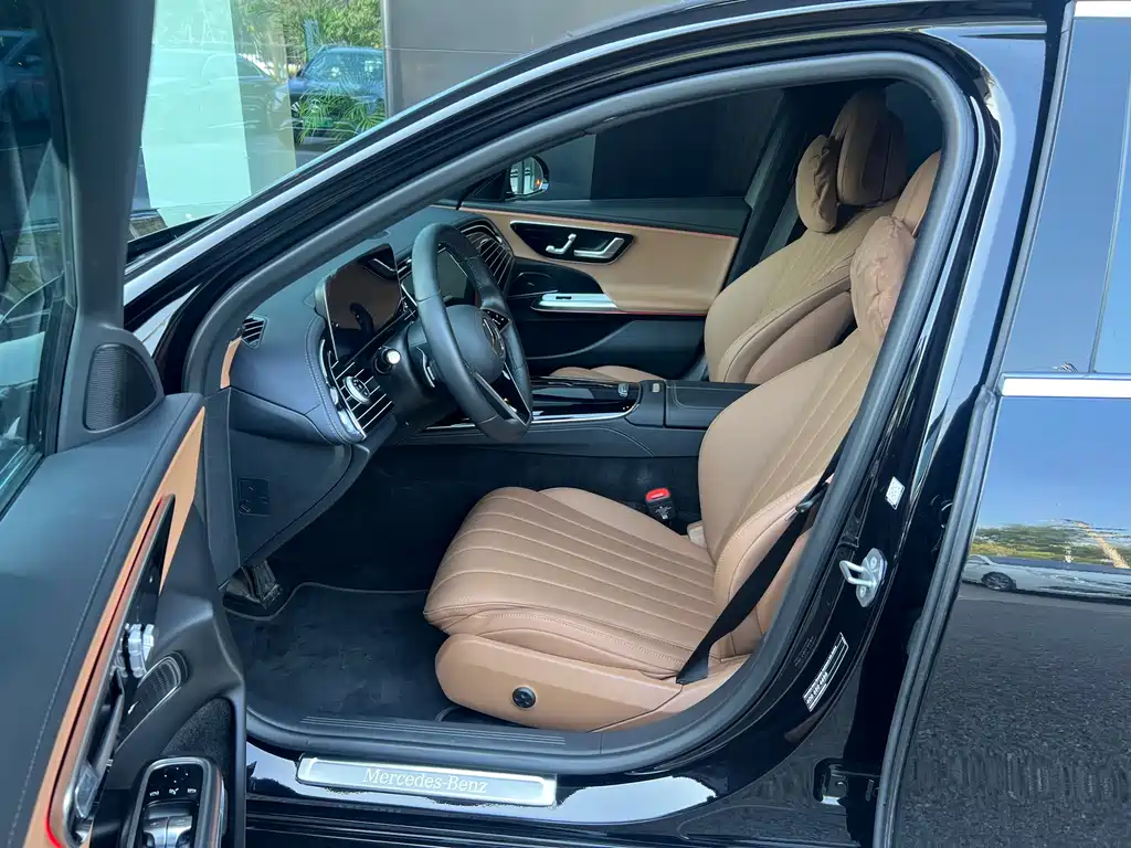 Mercedes-Benz E-Class — миниатюра 8