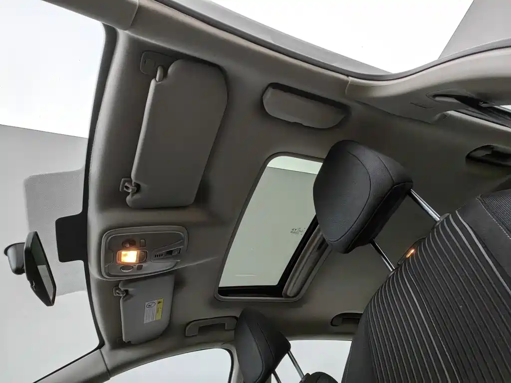 Peugeot 408 — миниатюра 14