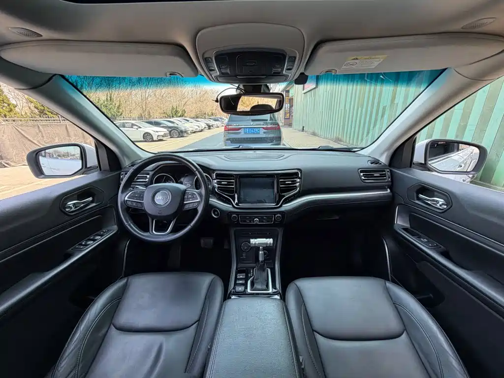 Jeep Commander — миниатюра 4