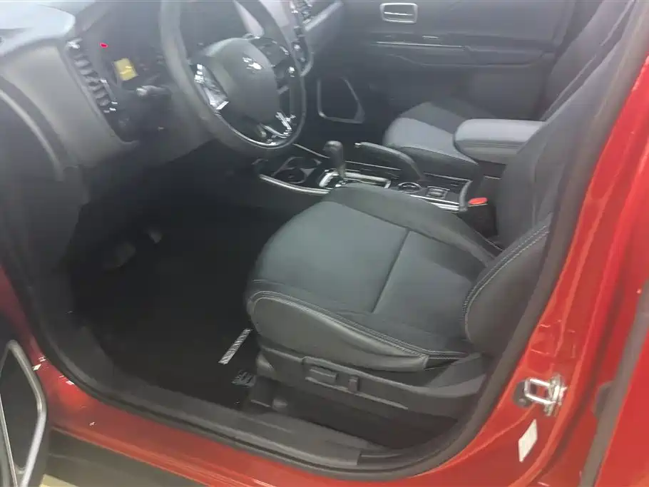 Mitsubishi Outlander 2018 2.0L 5 мест