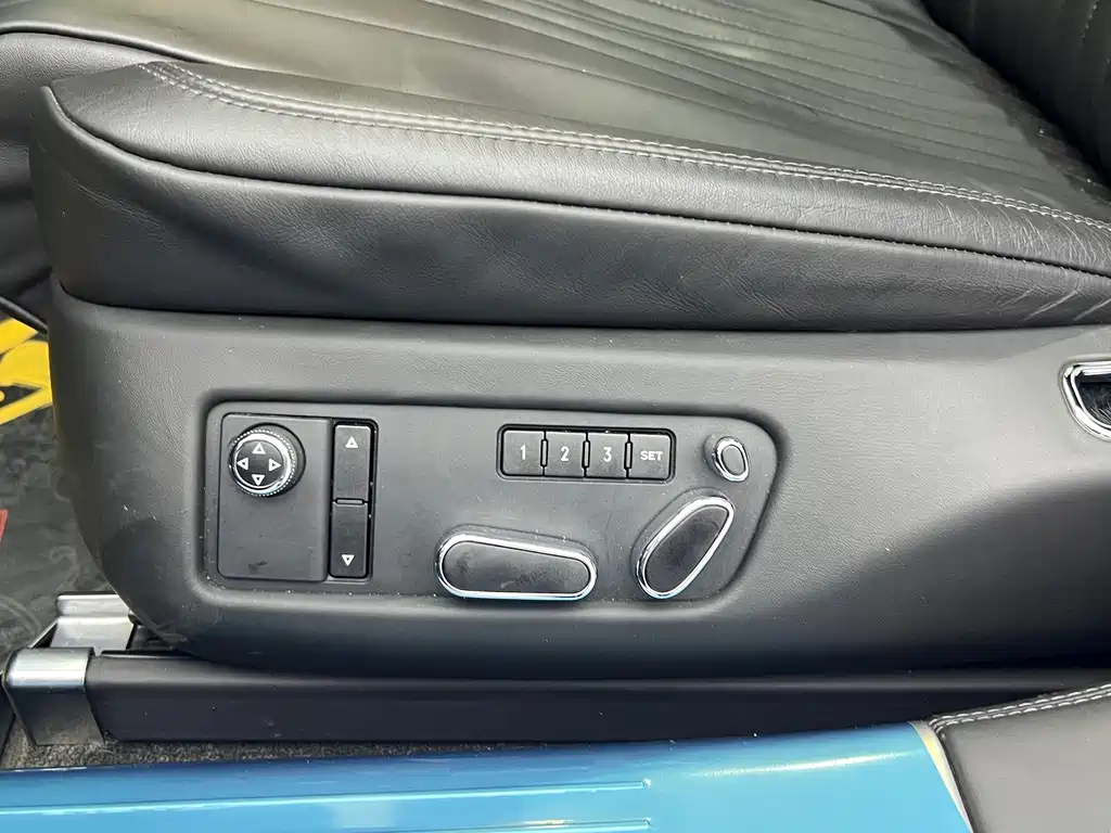 Bentley Flying Spur — миниатюра 9
