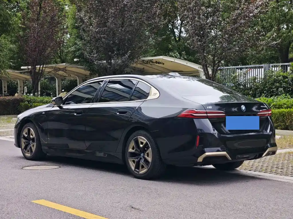 BMW i5 — миниатюра 9