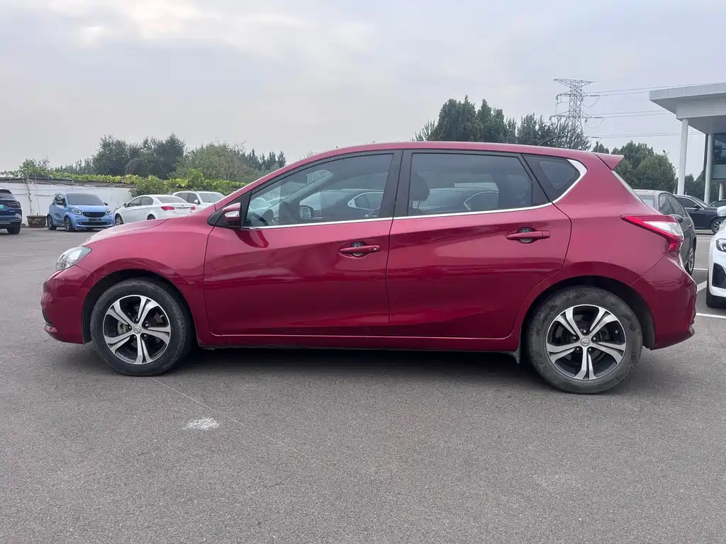 Nissan Tiida — миниатюра 5