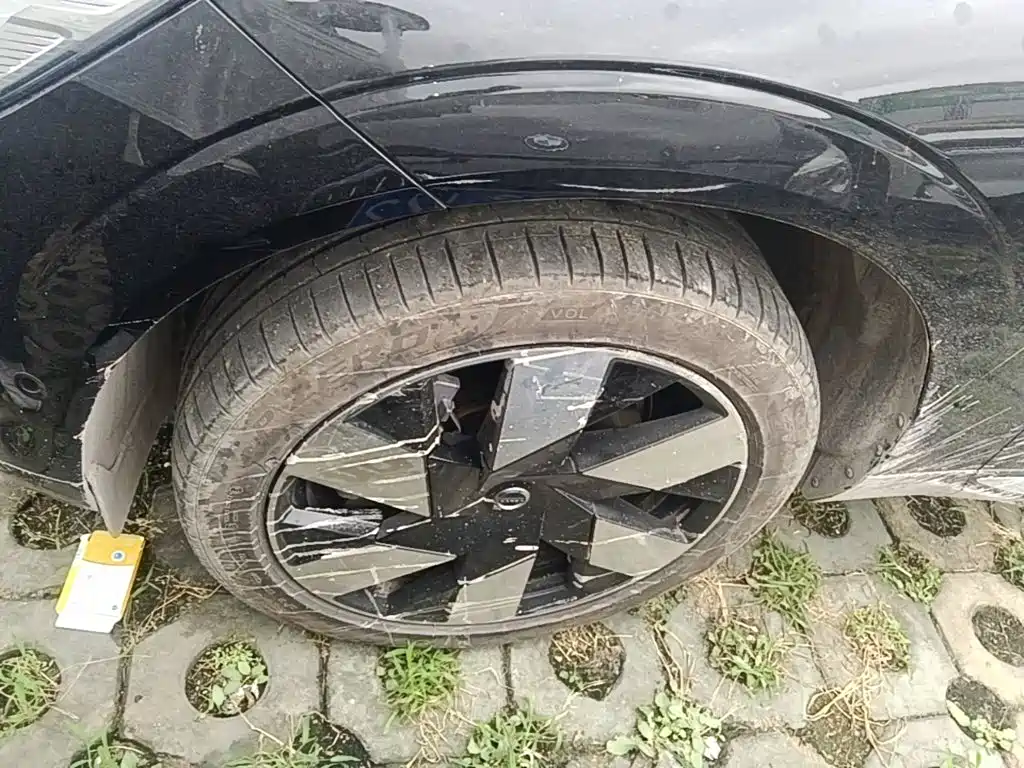 Volvo XC60 PHEV — миниатюра 23