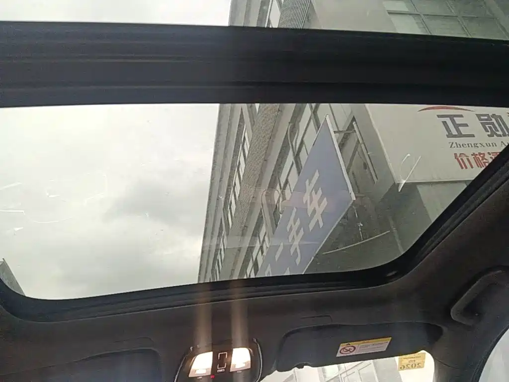 Volvo XC60 PHEV — миниатюра 18