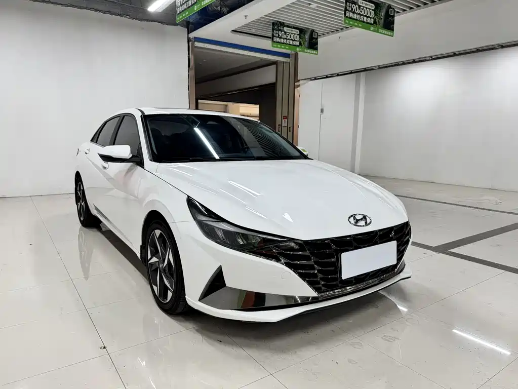 HYUNDAI ELANTRA