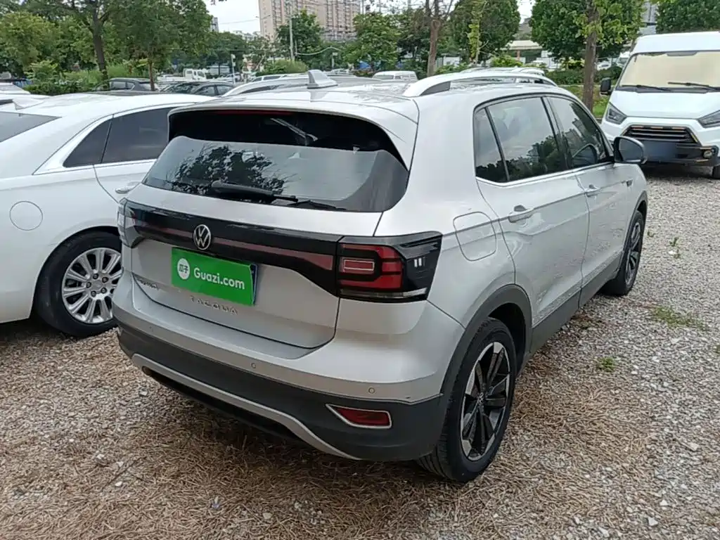 Volkswagen Tacqua 2020 1.5L AT