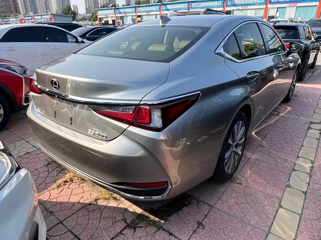Lexus ES — миниатюра 4
