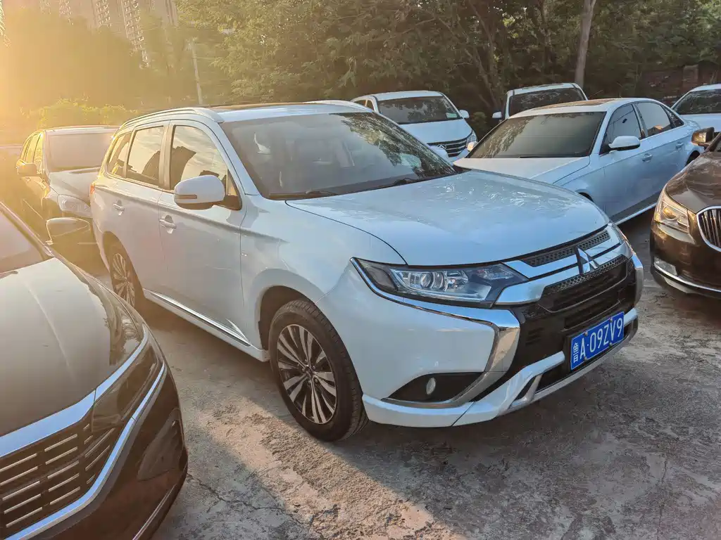 Mitsubishi Outlander — миниатюра 3