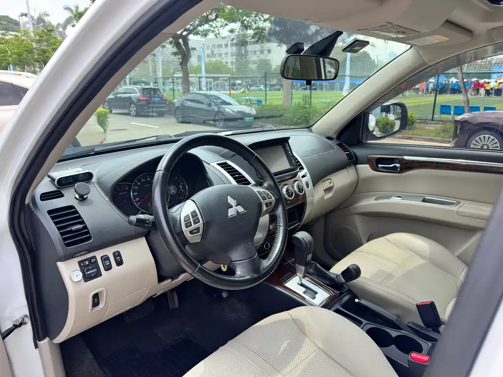 Mitsubishi Pajero Sport 2013 3.0L AT Flagship