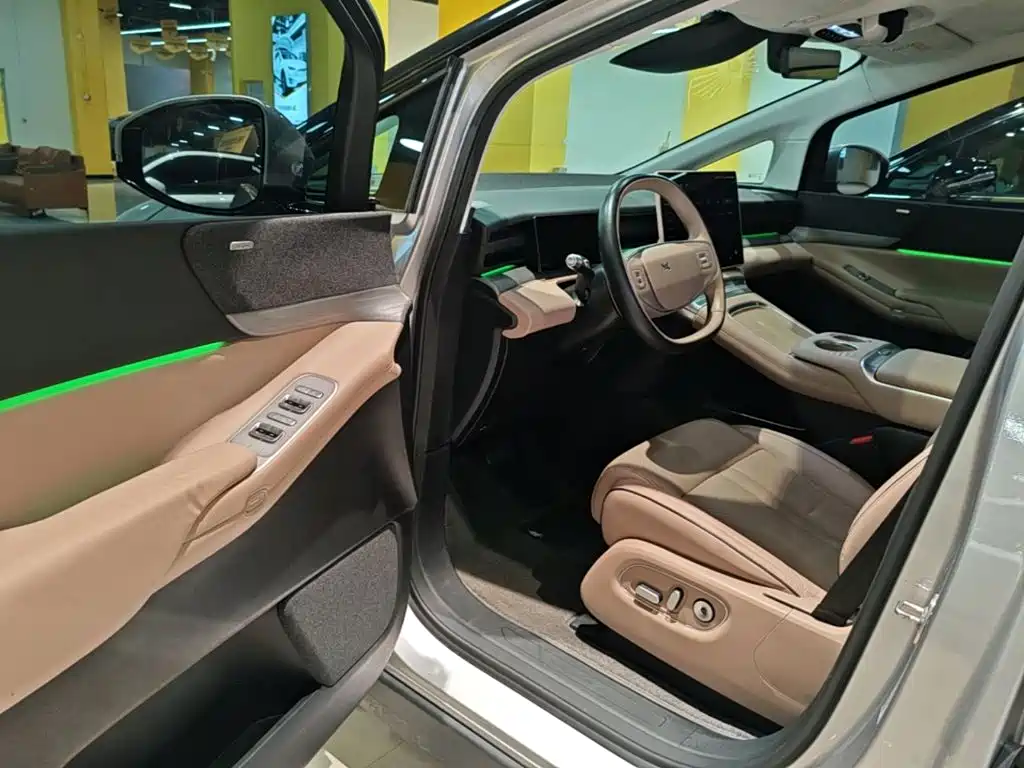 XPeng X9 — миниатюра 16