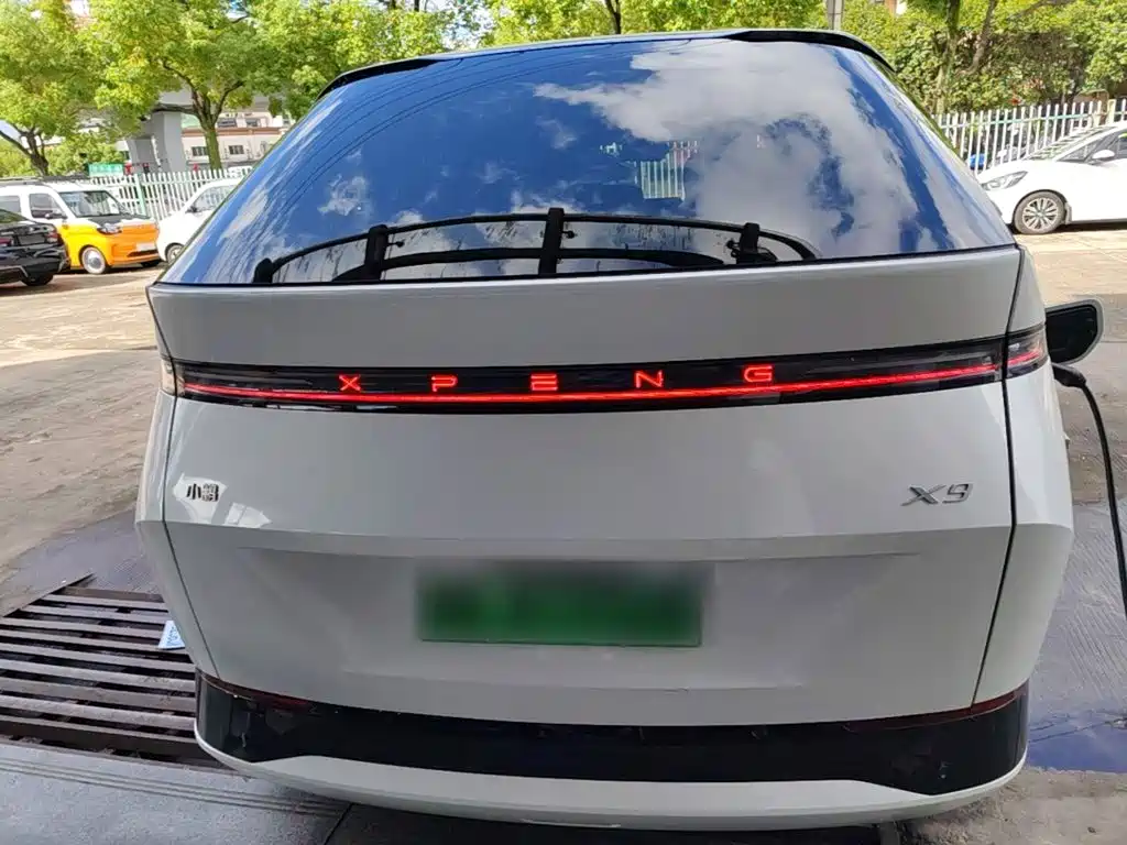 XPeng X9 — миниатюра 6