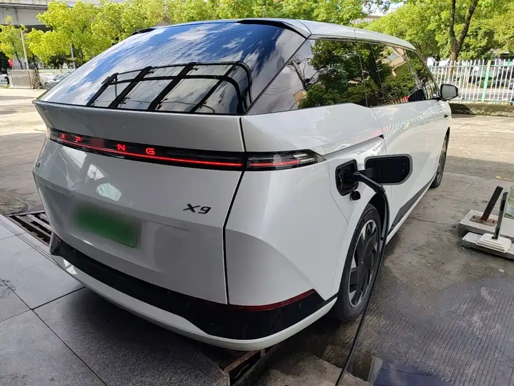 XPeng X9 — миниатюра 7