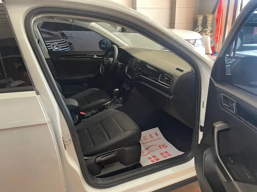 Volkswagen T-Roc — миниатюра 7