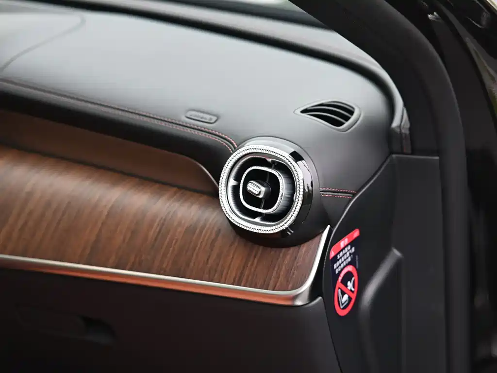 Mercedes-Benz GLC 2025 GLC 300 L 4MATIC 5 мест