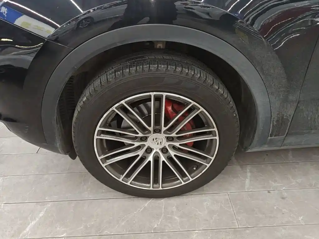 Porsche Cayenne — миниатюра 23