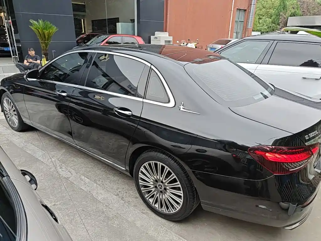 Mercedes-Benz E-Class — миниатюра 5