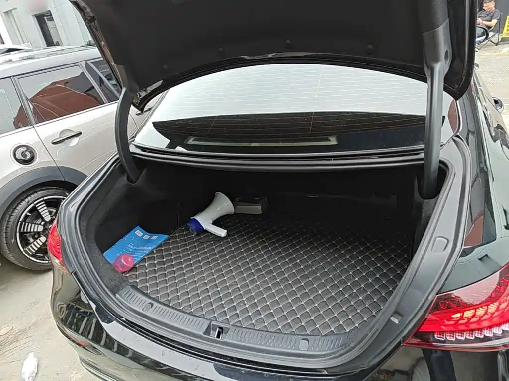Mercedes-Benz E-Class — миниатюра 19
