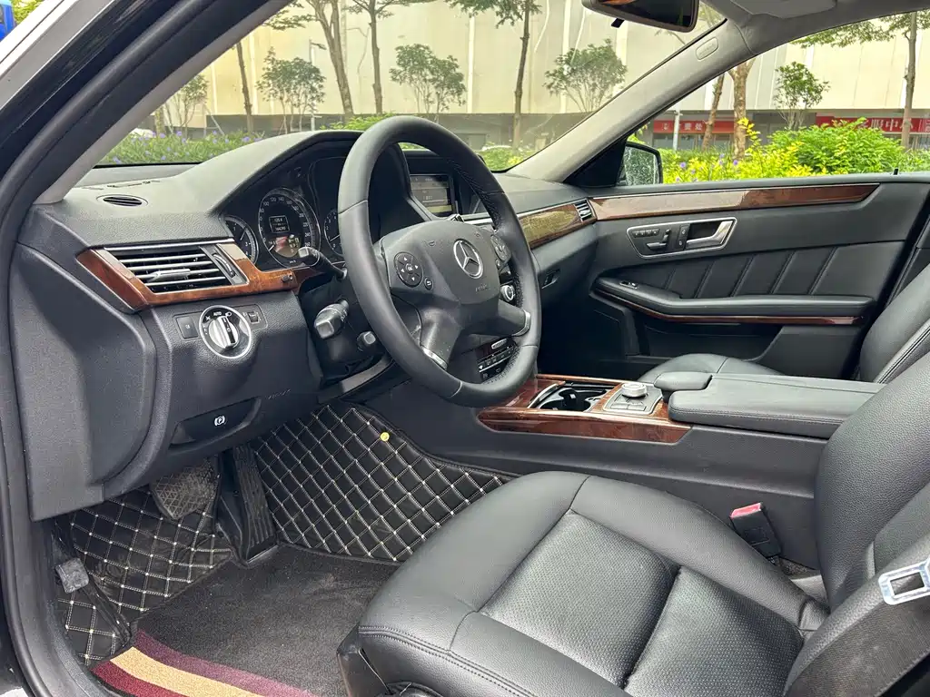 Mercedes-Benz E-Class — миниатюра 16
