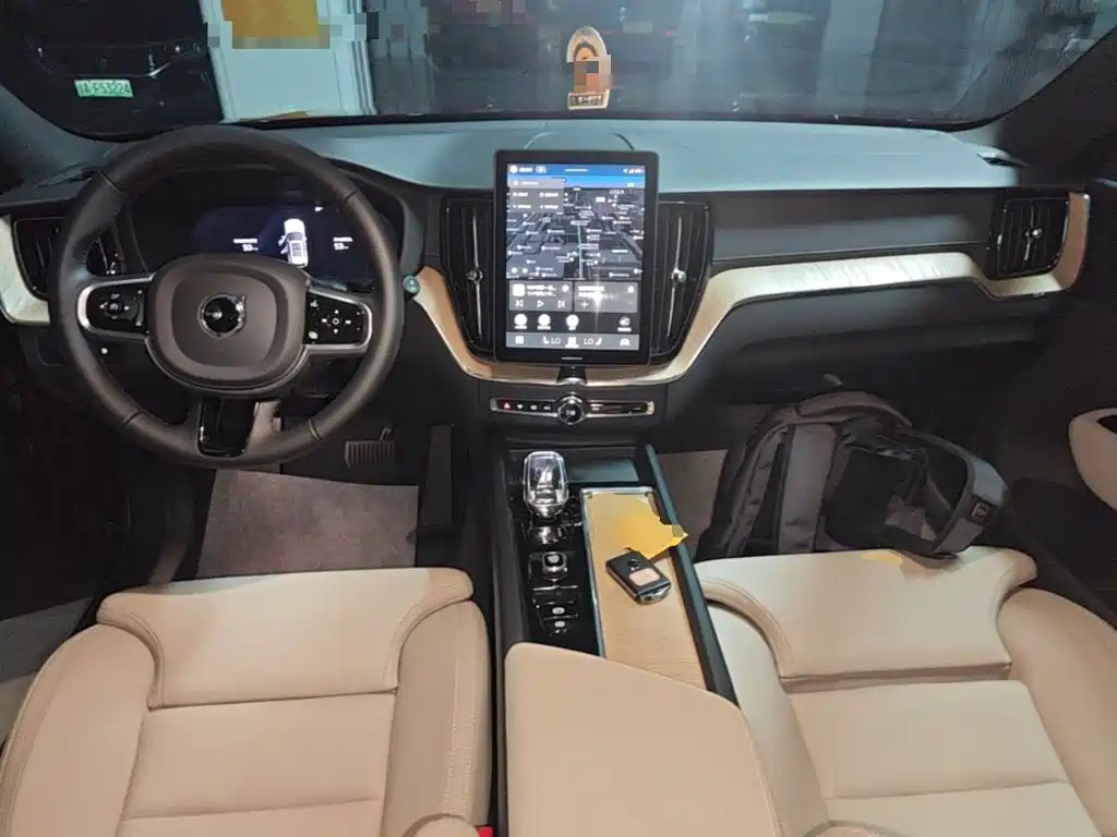 Volvo XC60 PHEV — миниатюра 10