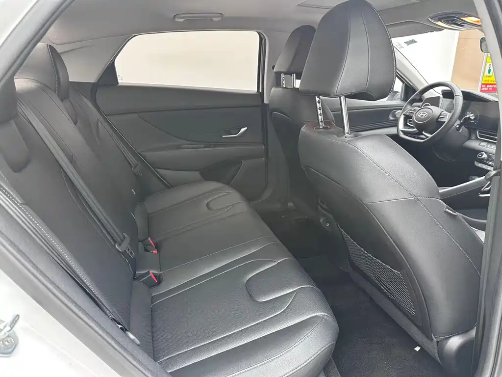 Hyundai Elantra — миниатюра 11