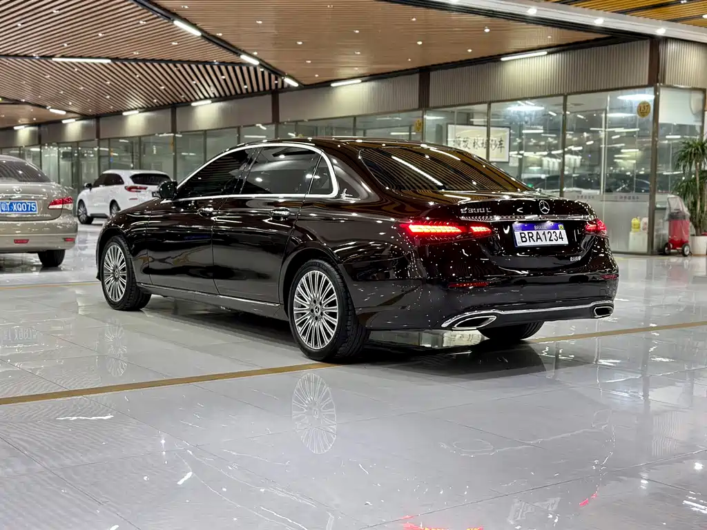 Mercedes-Benz E-Class — миниатюра 6