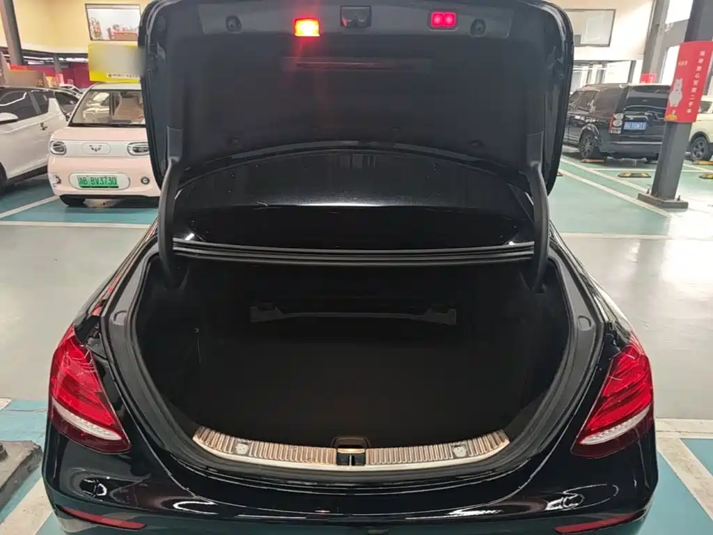 Mercedes-Benz E-Class — миниатюра 19
