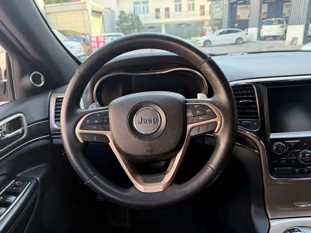 Jeep Grand Cherokee (Import) — миниатюра 6