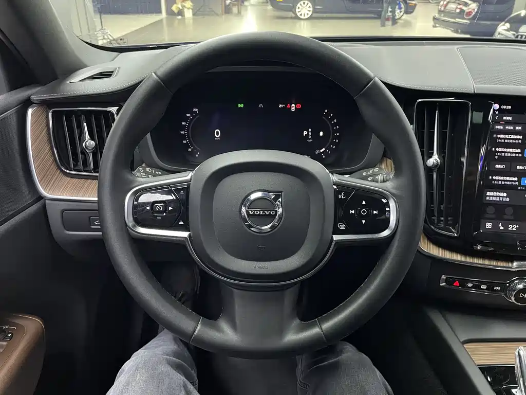Volvo XC60 2023 B5 Luxury